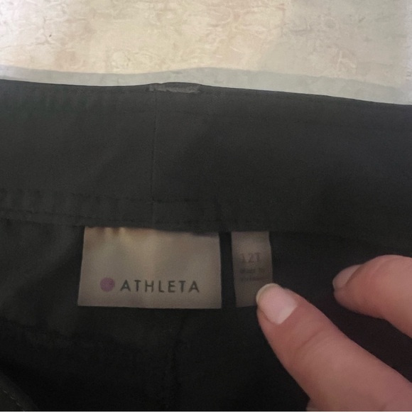 Athleta Black Capri Mid Rise Dipper Cargo Adjustable Pants size 12T Women’s - Picture 7 of 7
